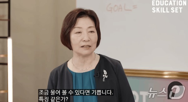 저자 나리타 나오코가 일본 PIVOT채널에 출연해 '완벽한 부모가 놓친 것들'에 대해 설명하고 있다. (유튜브 갈무리)