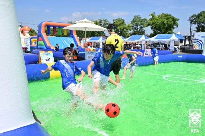 '2400명 참가' 2025 i-League 여름축구축제 성료…