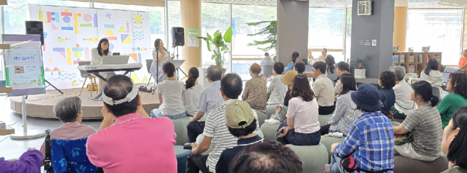 경기평화광장 북카페에서 지난  7월 열린 문화행사 모습. /사진제공=경기도