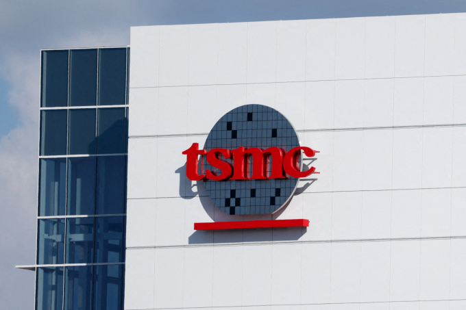 타이완 반도체 기업 TSMC  2나노미터(㎚) 최첨단 생산기술이 외국 장비업체에 유출 수사에서 일본과 한국 장비업체가 거론됐다. 사진은 TSMC 로고. /사진=로이터 