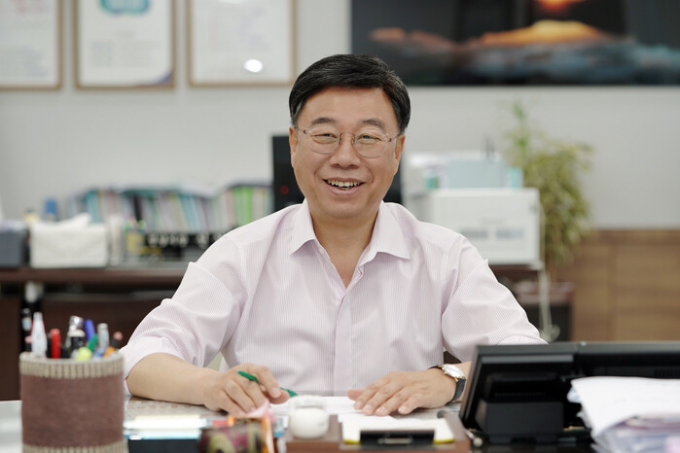  성남시가 운영 중인 '시장에게 바란다, 바로문자 서비스'가 타 지방자치단체의 벤치마킹 사례로 주목을 받고 있다. 사진은 신상진 성남시장. /사진제공=성남시