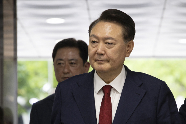 홍준표 전 대구시장이 순직해병 사건과 관련해 윤석열 전 대통령의 '격노'는 이해한다면서도 뒤처리가 졸렬하다고 지적했다. 사진은 윤석열 전 대통령이 서울 서초구 서울중앙지방법원에서 열린 구속 전 피의자심문(영장실질심사)을 받기 위해 출석하는 모습. /사진=뉴시스