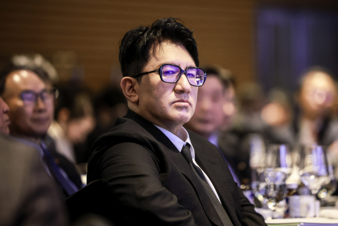 기업공개(IPO) 과정에서 기존 투자자를 속이고 수천억원대 부당이득을 챙겼다는 의혹을 받는 방시혁 하이브 의장이 6일 사내 메일을 보내 사과의 뜻을 밝혔다. 사진은 지난 2월 서울 영등포구 FKI타워에서 열린 한국경제인협회 제64회 정기총회에 참석한 방시혁 하이브 의장. /사진=뉴시스