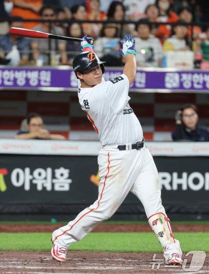 1일 오후 대전한화생명 볼파크에서 열린 프로야구 '2025 신한 SOL뱅크 KBO 리그' 한화 이글스와 NC 다이노스 경기에서 7회말 한화 노시환이 타격을 하고 있다. 2025.7.1/뉴스1 ⓒ News1 김기태 기자