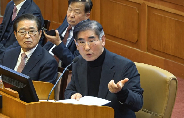 순직해병 특검팀(특별검사 이명현)이 김용현 전 국방부 장관을 동부구치소에서 조사하기로 결정한 가운데 오는 7일에는 김철문 전 경북경찰청장을 소환 조사한다. 사진은 김용현 전 국방부 장관이 서울 종로구 헌법재판소에서 열린 윤석열 대통령 탄핵심판 4차변론에 증인으로 출석해 발언하는 모습. /사진=뉴스1(헌법재판소 제공)