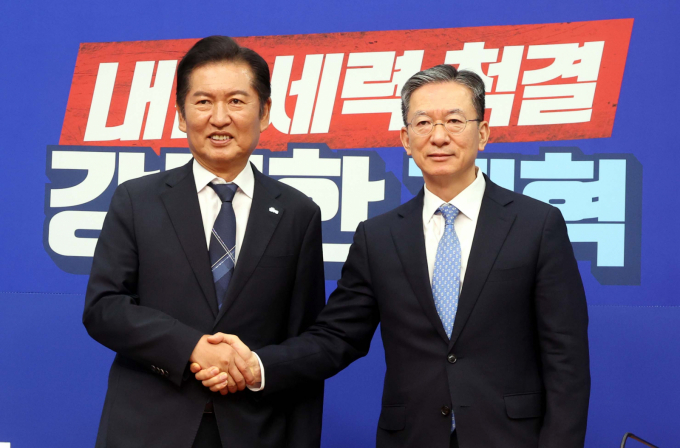 정청래 더불어민주당 대표가 6일 서울 여의도 국회에서 정성호 법무부 장관을 접견한 뒤 의정활동을 함께 한 경험을 언급하고 검찰 개혁 필요성을 강조했다. /사진=뉴시스