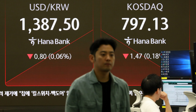 사진은 6일 서울 중구 하나은행 딜링룸. /사진=뉴시스
