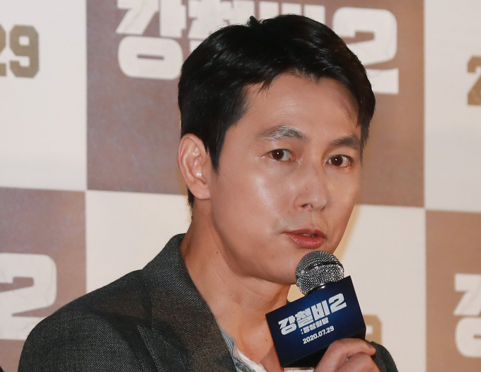 배우 정우성이 혼외자 스캔들 이후 이번엔 혼인신고설에 휩싸여 또 한번 사생활로 도마 위에 올랐다. 사진은 지난 2020년 서울 광진구 롯데시네마 건대입구점에서 열린 영화 '강철비2:정상회담'(감독 양우석) 시사회에 참석한 배우 정우성. /사진=머니투데이