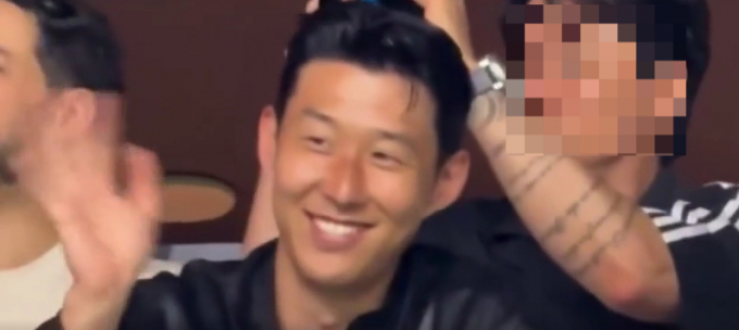 LA FC 이적을 앞둔 손흥민이 홈경기를 직관한 후 팬들과 인사를 나눴다. 사진은 6일(한국시각) 온라인커뮤니티 레딧에 올라온 손흥민의 모습. /사진=레딧 캡처