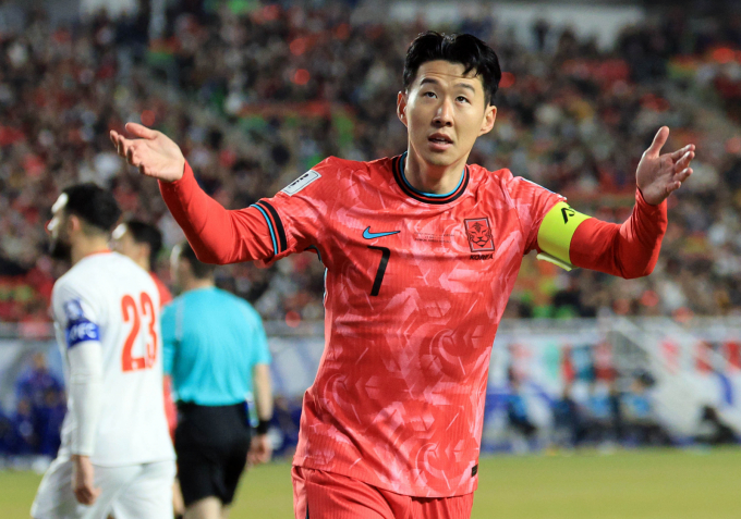 한국 축구대표팀 주장 손흥민이 마지막 월드컵이 될지도 모를 2026 국제축구연맹 북중미월드컵에 모든걸 쏟을 예정이다. 사진은 한국 축구대표팀 주장을 맡고있는 손흥민의 모습. /사진=뉴스1