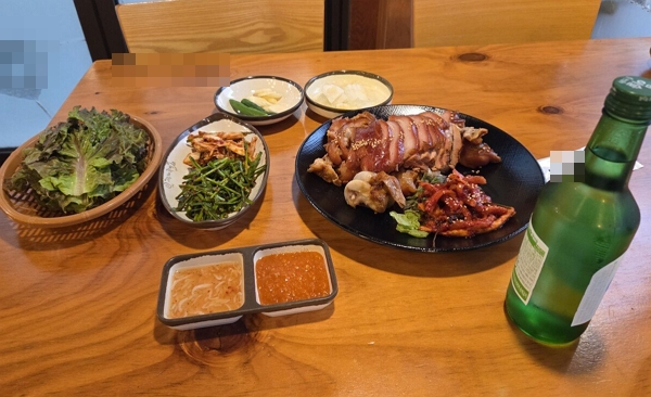 3만4000원짜리 족발을 주문했는데 적은 양에 분노한 누리꾼 하소연이 전해졌다. 사진은 3만4000원짜리 족발의 모습. /사진=온라인 커뮤니티 캡처