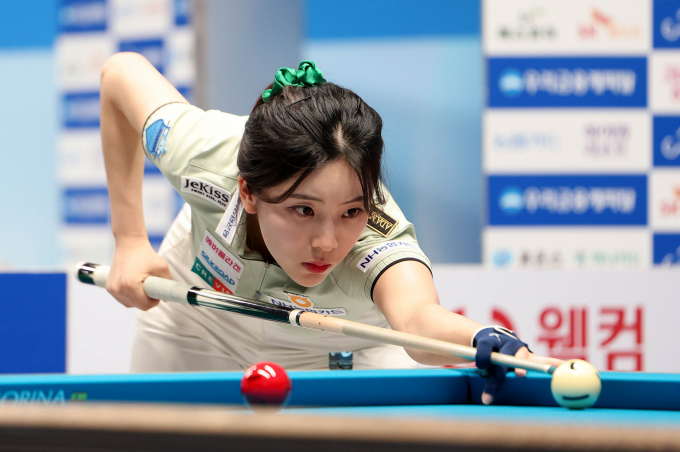 정수빈이 강지은을 꺾고 16강에 진출했다. 지난 6일 경기 고양킨텍스 PBA스타디움에서 열린 2025-26시즌 3차 투어 올바른 생활카드 NH농협카드 PBA-LPBA 채리티 챔피언십 25-26 LPBA 32강에 나선 정수빈의 모습. /사진=프로당구협회(PBA) 제공