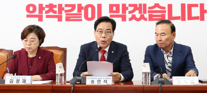 송언석 국민의힘 비상대책위원장 겸 원내대표가 7일 서울 여의도 국회에서 열린 비상대책위원회의에서 "이춘석 게이트에 대한 특검 수사를 제안한다"며 발언하고 있다. /사진=/사진=ㅠ시스