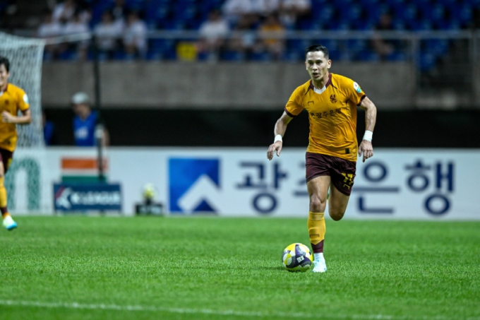 지난 7월25일 K리그1 24라운드 전북전 광주FC 헤이스가 드리블을 펼치고 있다./사진=광주FC