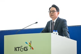  KT&amp;G는 2분기 연결기준 매출 1조5479억원, 영업이익 3498억원을 냈다. KT&amp;G는 3분기 연속 매출과 영업이익이 동반 성장한 것을 바탕으로 중간배당금을 200원 인상하고 3000억원 규모의 자사주를 소각할 것을 발표했다. /사진=KT&amp;G