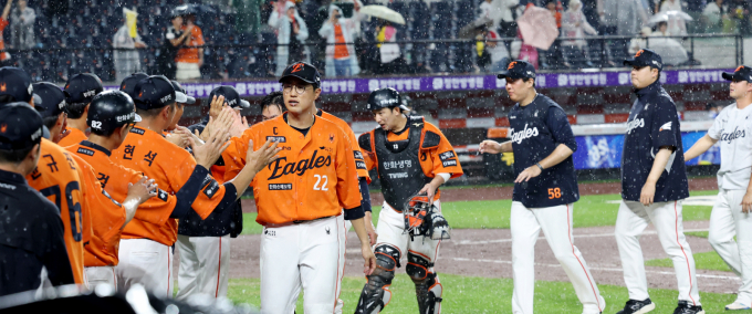 후반기 부진한 한화 이글스가 LG트윈스를 잡고 1위 재탈환에 나선다. 사진은 한화 선수단의 모습. /사진=뉴스1 