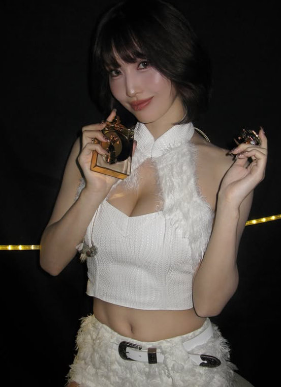 그룹 트와이스의 모모가 남다른 몸매를 자랑했다./사진=모모 인스타그램