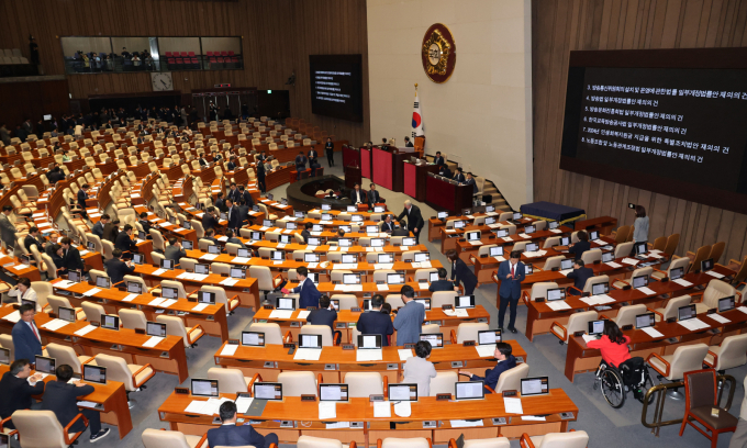 지난달 국회 본회의에서 방송 4법과 '전 국민 25만원 지원법'(민생회복지원금지급 특별조치법), '노란봉투법'(노동조합 및 노동관계조정법 개정안)에 대한 재표결이 진행되고 있다. /사진=뉴시스