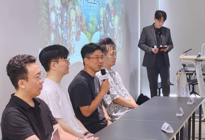 배정현 픽셀트라이브 대표가 지난 7일 카카오 사옥 아지트에서 진행된 카카오게임즈 가디스오더 기자간담회에서 답변하고 있다. /사진=카카오게임즈