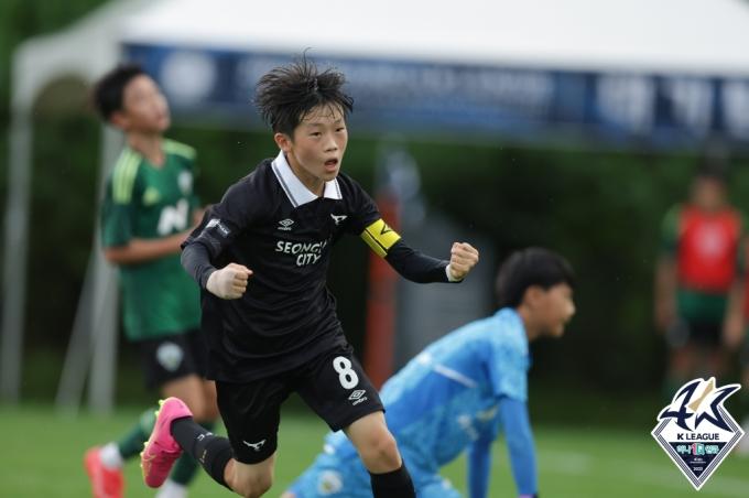 현역 시절 아버지의 플레이를 닮은 김건우 (한국프로축구연맹 제공)