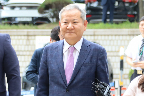 이상민 전 행정안전부 장관이 내란특검팀(특별검사 조은석)에 의한 자신의 구속이 부당하다며 법원의 재판단을 요구했으나 구속 상태에서 벗어나지 못했다. 사진은 서울 서초구 서울중앙지방법원에서 열릴 구속 전 피의자 심문에 출석한 이 전 장관. /사진=뉴스1