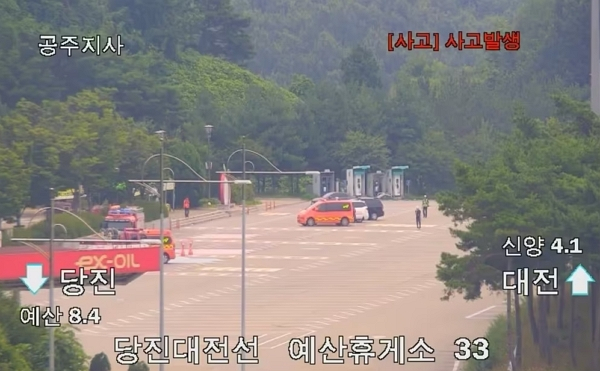 충남 예산군 신양면 당진영덕고속도로 예산휴게소에 주차된 탱크로리에서 액화수소가스가 유출됐다. 사진은 당진고속도로 예산휴게소가 통제 중인 모습. /사진=뉴스1