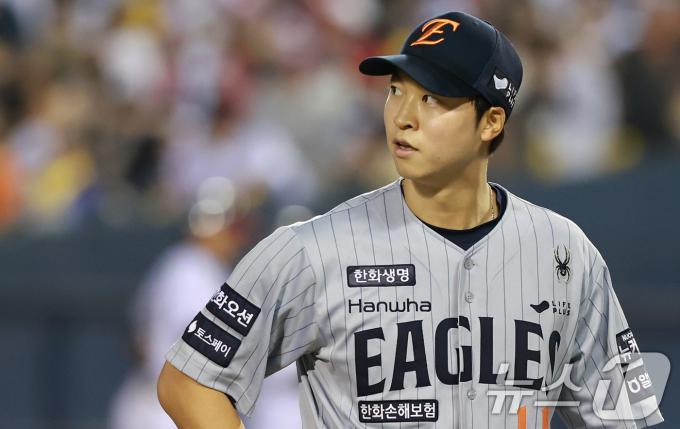 한화 이글스 투수 엄상백. 2025.3.26/뉴스1 ⓒ News1 김진환 기자