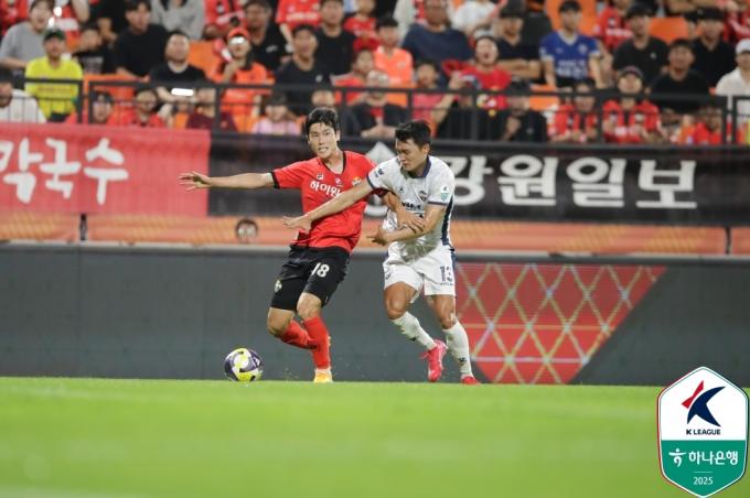 강원FC와 김천 상무가 득점 없이 비겼다. (한국프로축구연맹 제공)