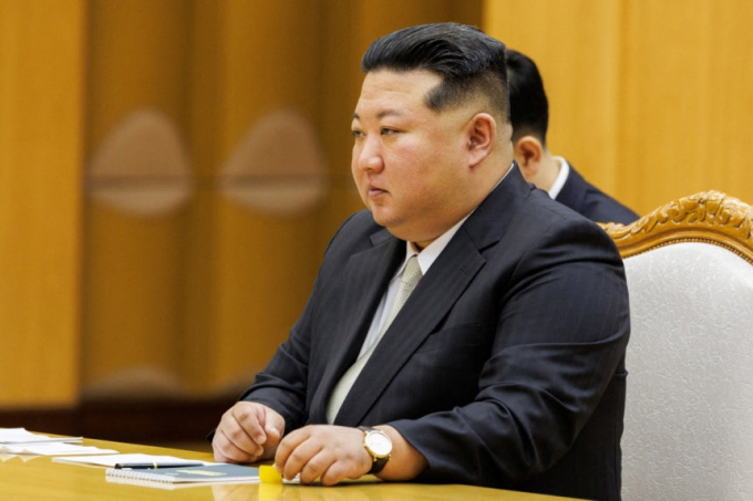 미국 뉴욕타임스(NYT)가 북한 김정은 국무위원장의 딸 김주애를 조명하며 후계자로 부상하고 있다고 보도했다. 사진은 지난해 11월30일 김정은 북한 국무위원장이 평양에서 안드레이 벨로우소프 러시아 국방장관과 회담하는 모습./사진=로이터