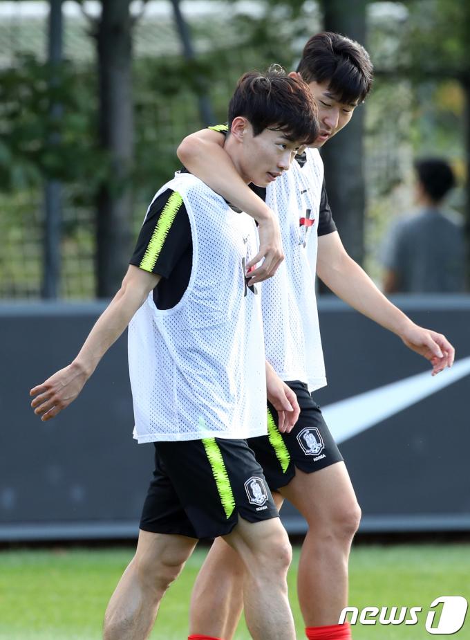 국가대표팀에서 함께 뛴 손흥민과 김문환. 2018.9.4/뉴스1 ⓒ News1 안은나 기자