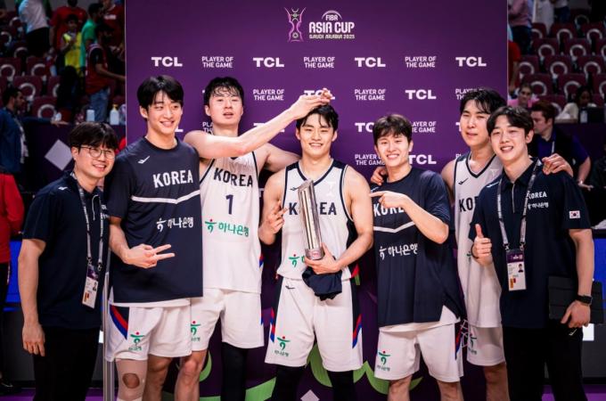 한국 농구대표팀이 레바논을 꺾고 A조 2위로 8강 결정전에 진출했다.(FIBA 제공)