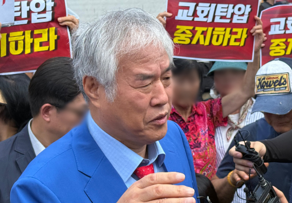 서울서부지법 난동 사태의 배후로 지목받은 전광훈 사랑제일교회 목사가 '신앙적 가스라이팅'이라는 단어를 언급했다. 사진은 서울서부지법 폭동 사태 배후 의혹과 관련해 사랑제일교회 앞에서 전광훈 목사가 발언하는 모습. /사진=뉴스1