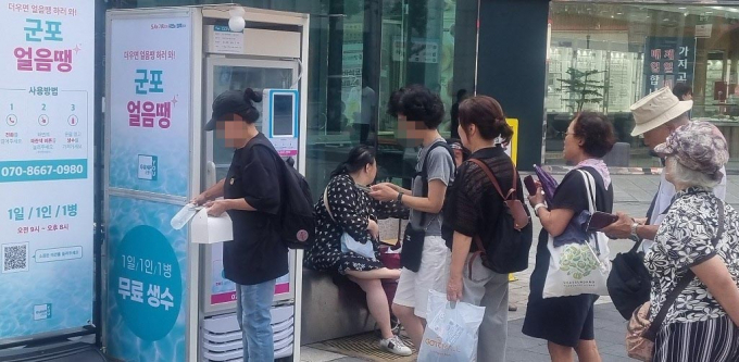 군포시가 운영하는 AI 무인 냉장고 '군포 얼음땡'.   /사진제공=군포시