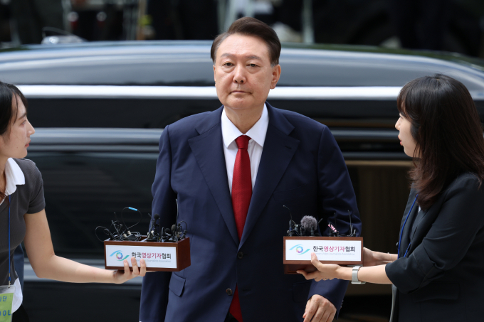 윤석열 전 대통령이 11일 서울 서초동 서울중앙지법에서 진행된 내란 우두머리 재판에 불출석해 권석재판으로 진행됐다. 사진은 지난달 9일 윤석열 전 대통령이 서울 서초구 서울중앙지방법원에서 열린 구속 전 피의자심문(영장실질심사)을 받기 위해 출석하고 있는 모습. /사진=뉴시스(사진공동취재단)