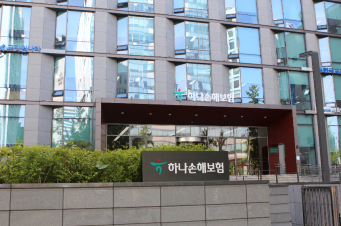 하나손해보험은 치매 직전 단계인 경도인지장애 진단을 받은 가입자에게 전문 강사가 직접 가정을 방문해 인지교육을 제공하는 새로운 보험 상품을 통해 업계 최초로 6개월 배타적 사용권을 획득했다고 11일 밝혔다./사진=하나손해보험 