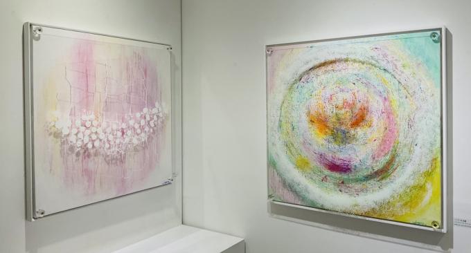 '명상의 결정'展 전시 전경. 이진영 작가 작품 (아트필드갤러리 제공)