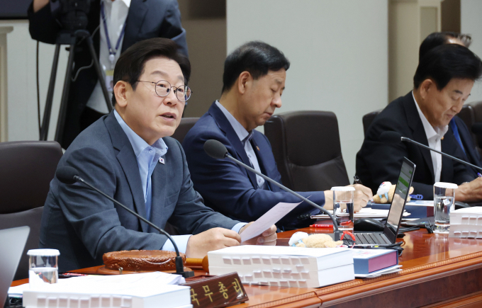 이재명 대통령이 산업재해를 지적하며 보완책을 강구를 강조했다. 사진은 이 대통령이  12일 서울 용산 대통령실 청사에서 열린 국무회의에서 발언하는 모습. /사진=뉴시스(대통령실통신사진기자단) 