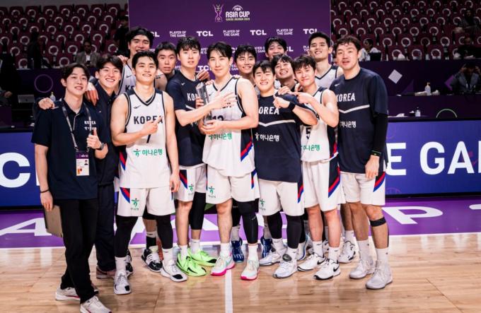 한국 농구대표팀이 괌을 꺾고 아시아컵 8강에 진출했다.(FIBA 제공)