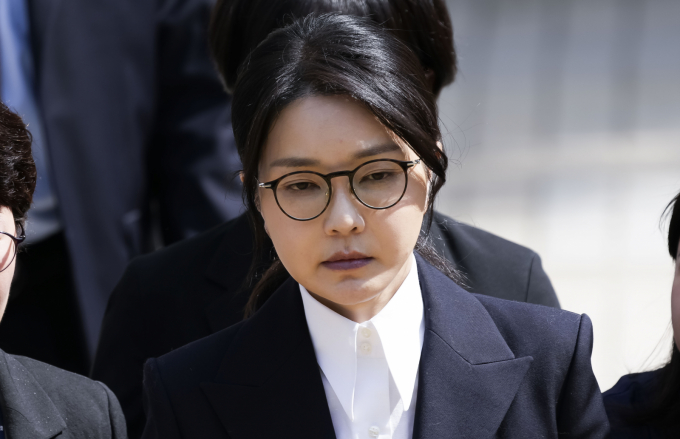  김건의 여사에 대한 구속영장이 지난 12일 발부됐다. 사진은 지난 12일 영장실질심사를 마치고 서울남부구치소로 향하는 김 여사. /사진=뉴스1(사진공동취재단)
