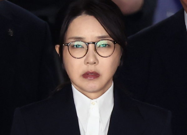 김건희 여사가 구속됐다. 사진은 윤석열 전 대통령 부인 김건희 여사가 지난 12일 오후 서울 서초구 서울중앙지법에서 열린 구속 전 피의자 심문(영장실질심사)를 마치고 나오고 있는 모습. /사진=뉴스1