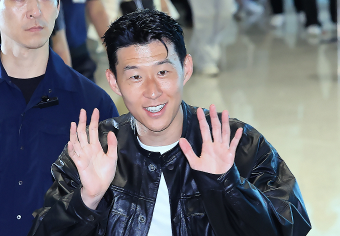 축구선수 손흥민 같은 유명인 '딥페이크'(인공지능 조작 영상)를 활용해 불법 도박 앱으로 유인하는 범죄가 유행하자 경찰이 수사에 나섰다. 사진은 지난 5일 인천국제공항을 통해 출국한 손흥민. /사진=뉴스1