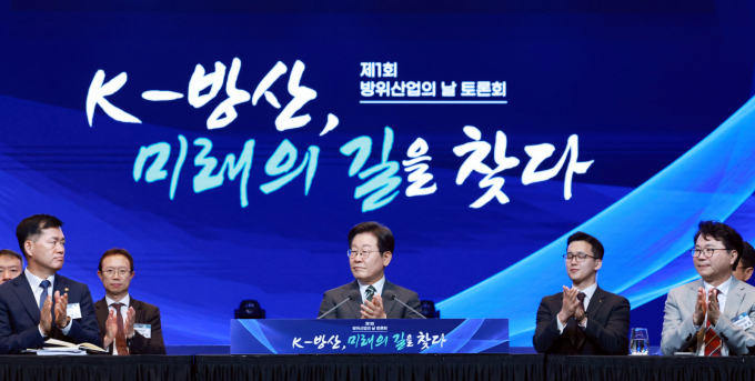 이재명 대통령이 지난달 8일 서울 용산구 그랜드 하얏트 서울에서 열린 제1회 방위산업의 날 토론회에 참석했다. /사진=대통령실통신사진기자단