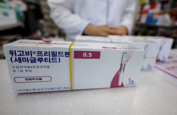 해외 비만치료제가 국내 시장을 장악한 가운데 국산 제품 상용화 시점이 주목된다. 사진은 서울 강남구 약국에서 판매하는 노보 노디스크의 위고비. /사진=뉴시스