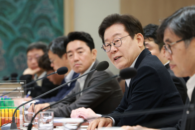 이재명 대통령이 13일 서울 용산구 대통령실 청사에서 열린 나라재정 절약 간담회에서 발언하고 있다./사진=뉴시스