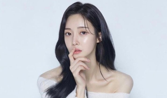 팬을 비롯한 지인들 돈을 빌려 갚지 않은 혐의로 기소된 걸그룹 티아라 전 멤버 이아름이 항소심에서도 징역형의 집행유예를 선고받았다. /사진=이아름 인스타그램