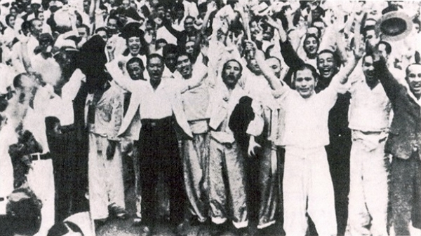 1945년 8월15일 한반도가 일본의 식민 지배에서 해방됐다. 사진은 1945년 8월15일 광복을 맞이해 기쁨을 누리는 시민들의 모습. /사진=우리역사넷 캡처 