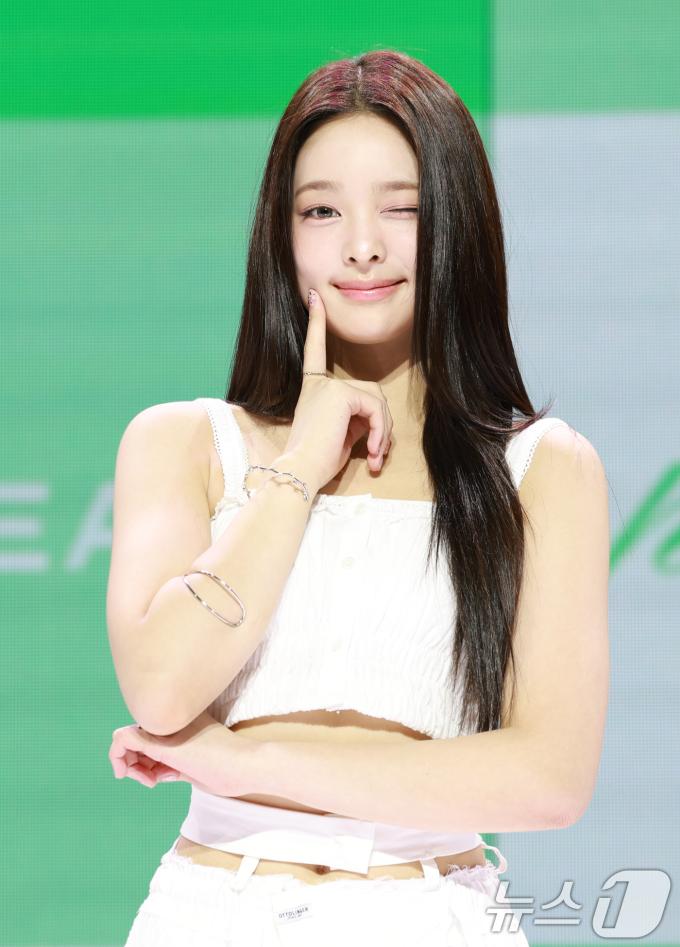 그룹 앳하트(AtHeart) 나현이 13일 서울 한남동 블루스퀘어에서 가진 첫 번째 EP 'Plot Twist' 쇼케이스에서 포즈를 취하고 있다. 2025.8.13/뉴스1 ⓒ News1 권현진 기자
