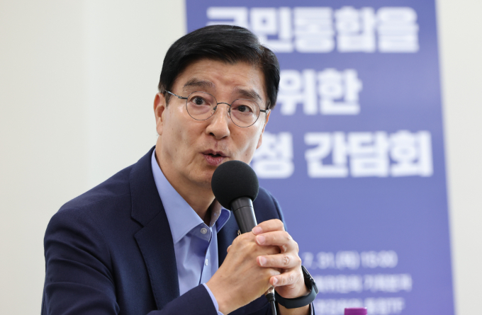국정기획위원회가 13일 서울 종로구 청와대 영빈관에서열린 국민보고대회에서 "그간 표적수사 등으로 권한을 남용해 온 검찰청을 폐지하겠다"고 전했다. 사진은 지난달 31일 이해식 국정기획위원회 정치행정분과장이 서울 종로구 국정기획위원회에서 열린 국민통합을 위한 경청 간담회에서 발언하고 있는 모습. /사진=뉴시스