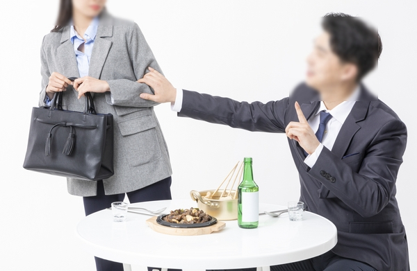 승진을 바라는 부하직원을 성추행한 관세청 공무원이 구속됐다. 사진은 기사 내용과 직접적인 관련이 없음. /사진=클립아트코리아
