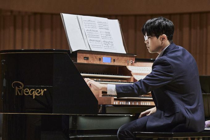 리허설 중인 오르가니스트 이민준(롯데문화재단 제공)